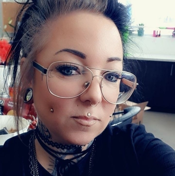 Meet your Posher, Valerie - Picture 1 of 1